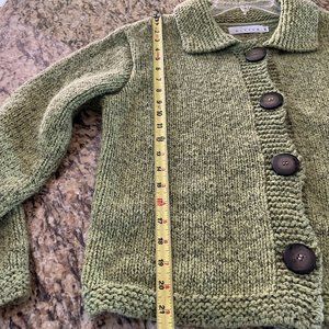 Willows Knitted sweater/Jacket Size M BIG BUTTON on Green Knit